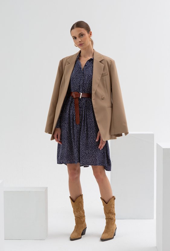 Krótka sukienka z wiskozy z kołnierzykiem