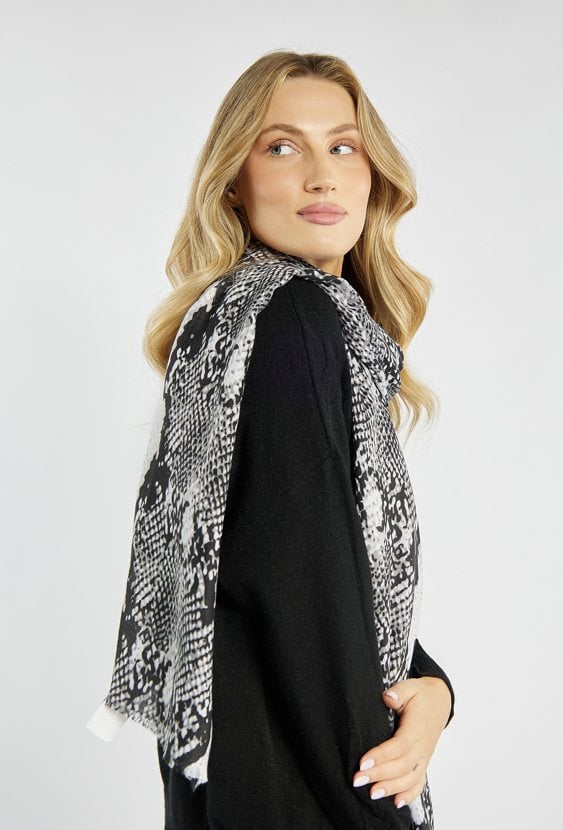 Stylowy szal w zwierzęcy print