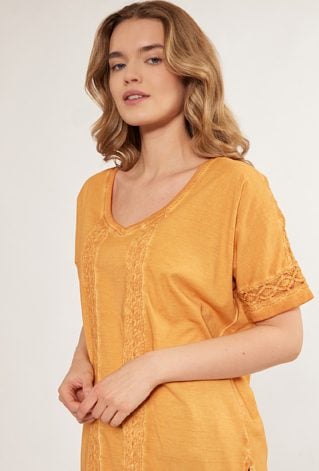 Bluzka damska wykończona koronką