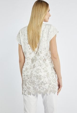 Koronkowa bluzka w jasnym odcieniu