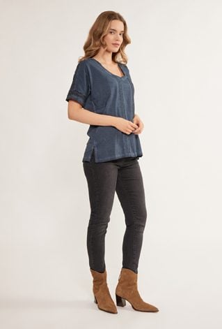 Bluzka damska wykończona koronką