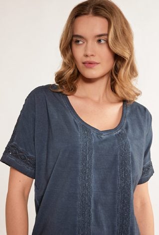 Bluzka damska wykończona koronką