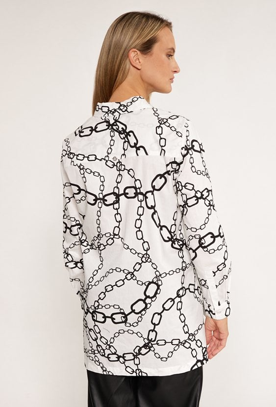 Koszulowa bluzka z wzorem