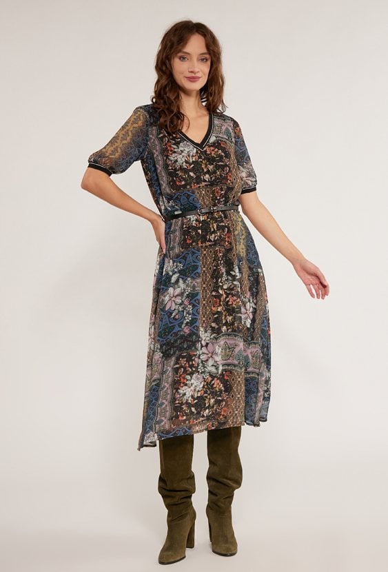 Sukienka w kwiatowy wzór