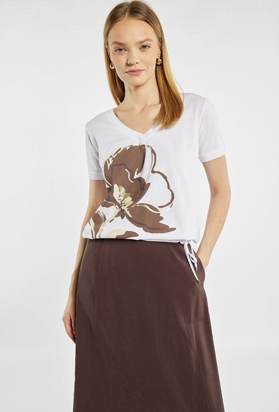 T-shirt damski z kwiatowym nadrukiem