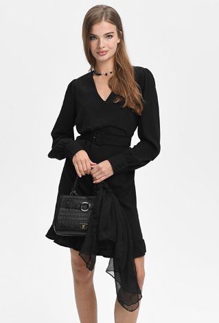 Czarna sukienka z falbaną