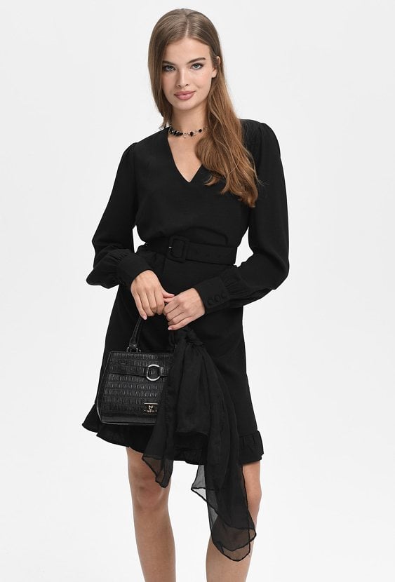 Czarna sukienka z falbaną