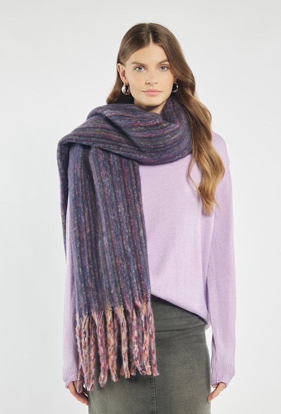 Szalik z długimi frędzlami