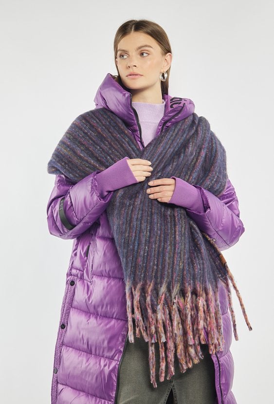 Szalik z długimi frędzlami