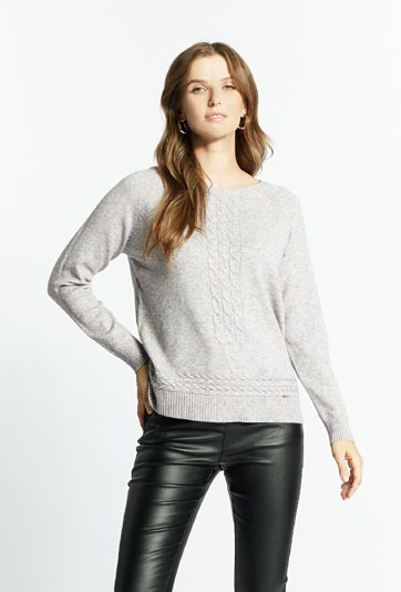 Sweter damski z warkoczowym splotem