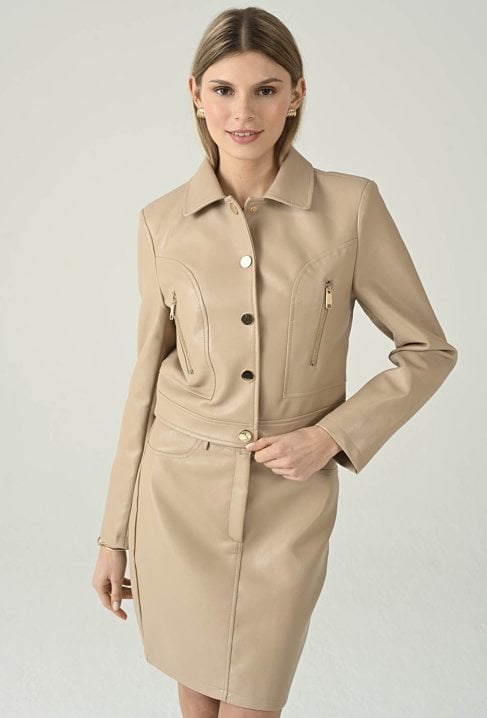 Beżowa kurtka z imitacji skóry