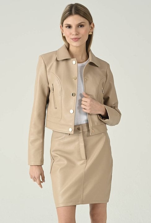 Beżowa kurtka z imitacji skóry