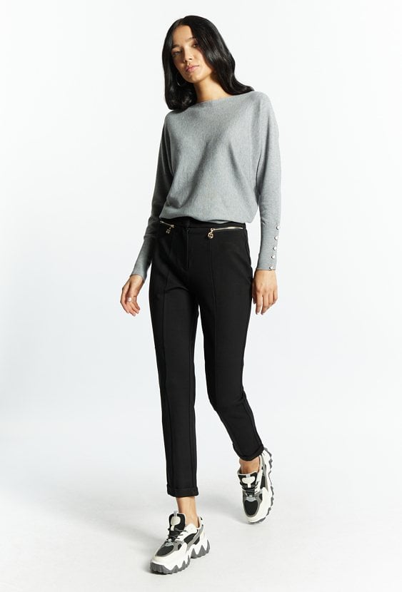 Proste, materiałowe spodnie