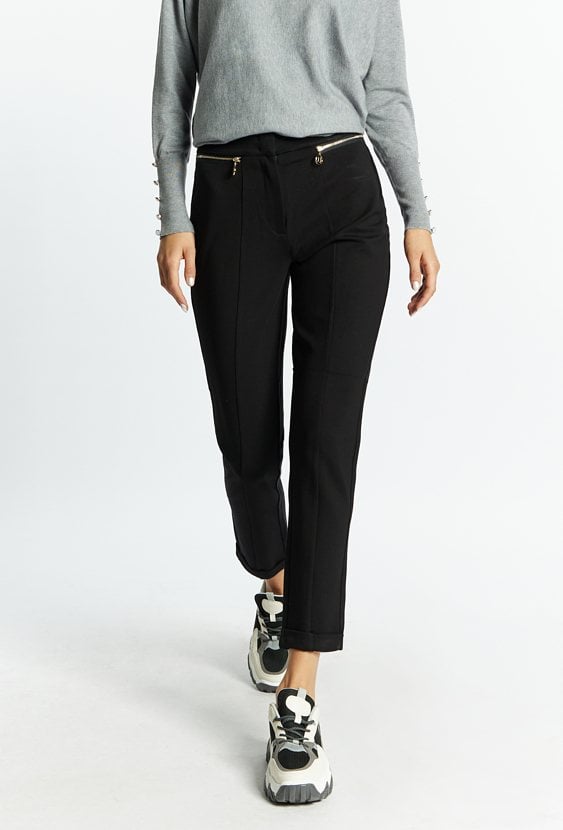 Proste, materiałowe spodnie