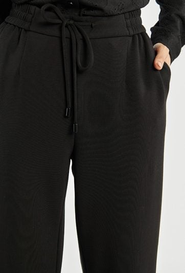 Spodnie z wiązaniem