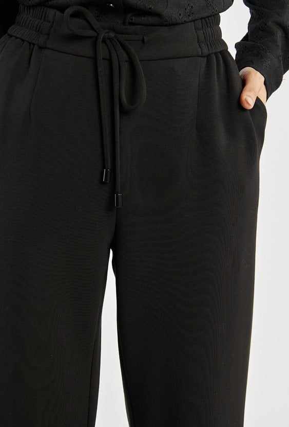 Spodnie z wiązaniem