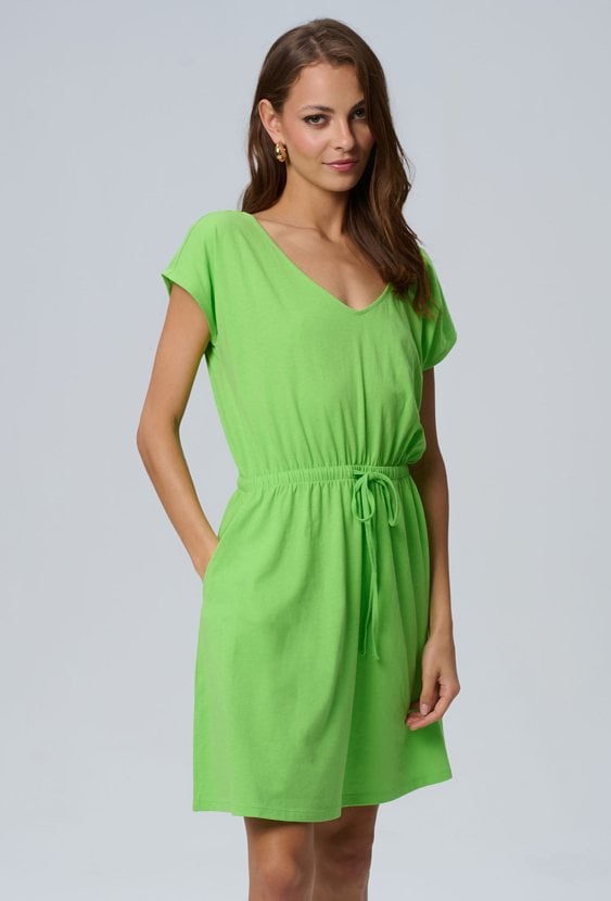 Krótka sukienka ze ściągaczem