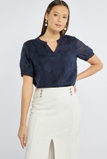 Bluzka z kwiatowym haftem