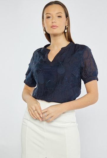 Bluzka z kwiatowym haftem