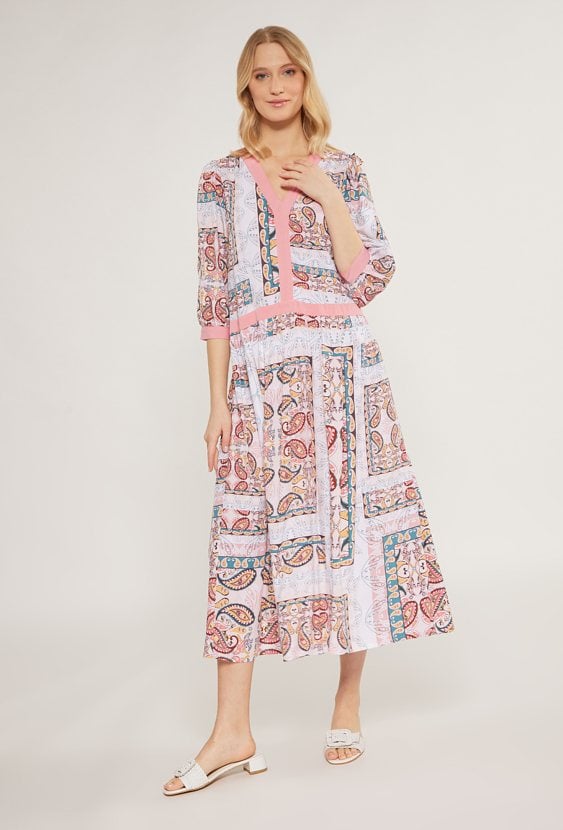 Wzorzysta sukienka midi