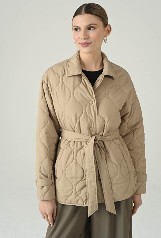 Wiosenno-jesienna kurtka z modnym pikowaniem