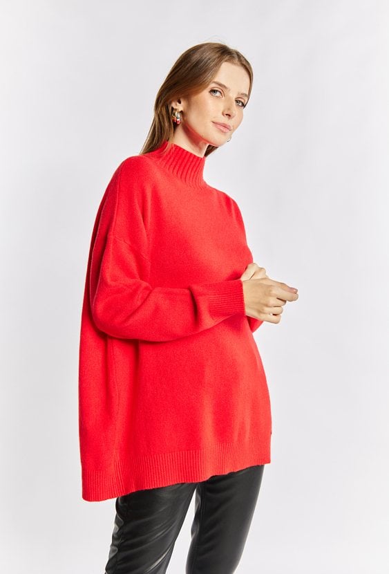 Sweter z ozdobnymi guziki