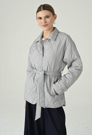 Wiosenno-jesienna kurtka z modnym pikowaniem