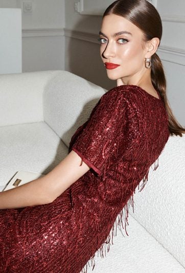 Sukienka z cekinowymi frędzlami