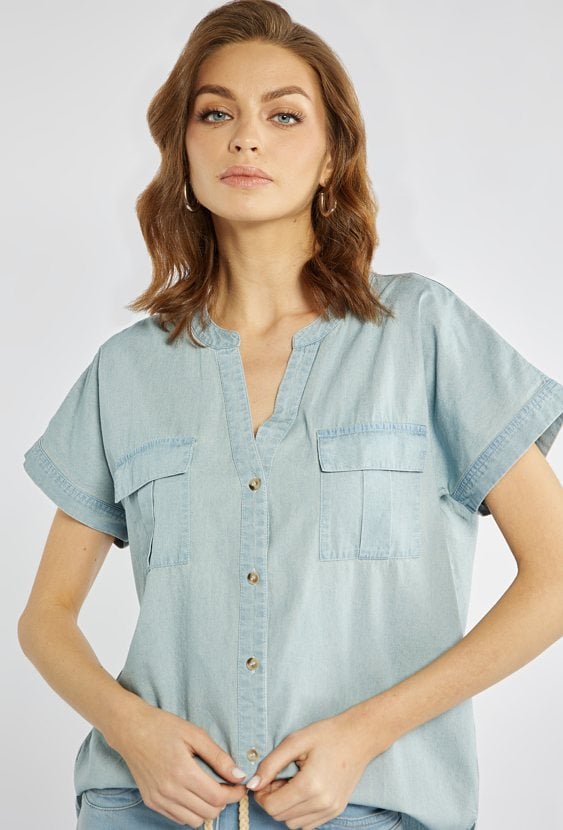 Bluzka z jasnego denimu