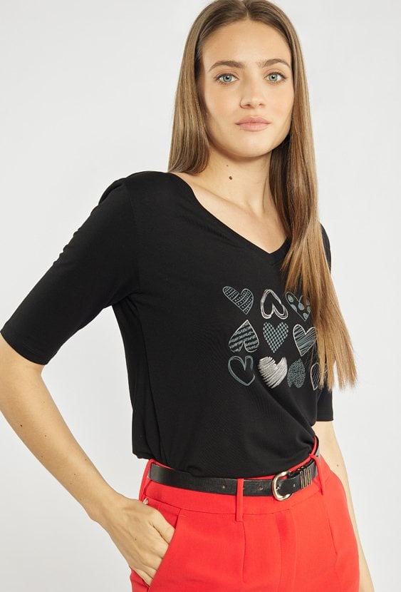 T-shirt z wzorem w serduszka