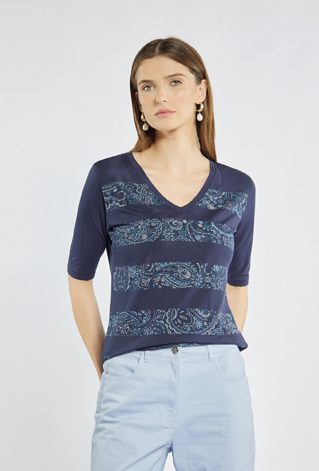 T-shirt z ornamentowym wzorem
