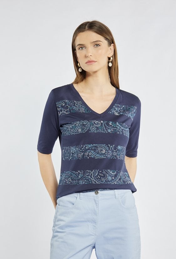 T-shirt z ornamentowym wzorem