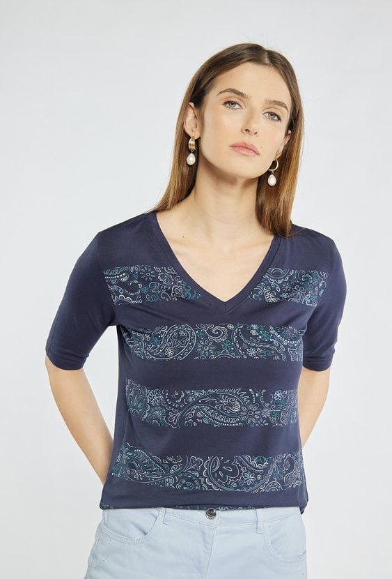 T-shirt z ornamentowym wzorem