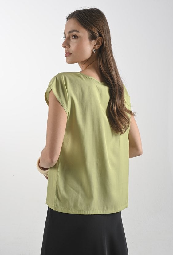 Oliwkowa bluzka z krótkim rękawem