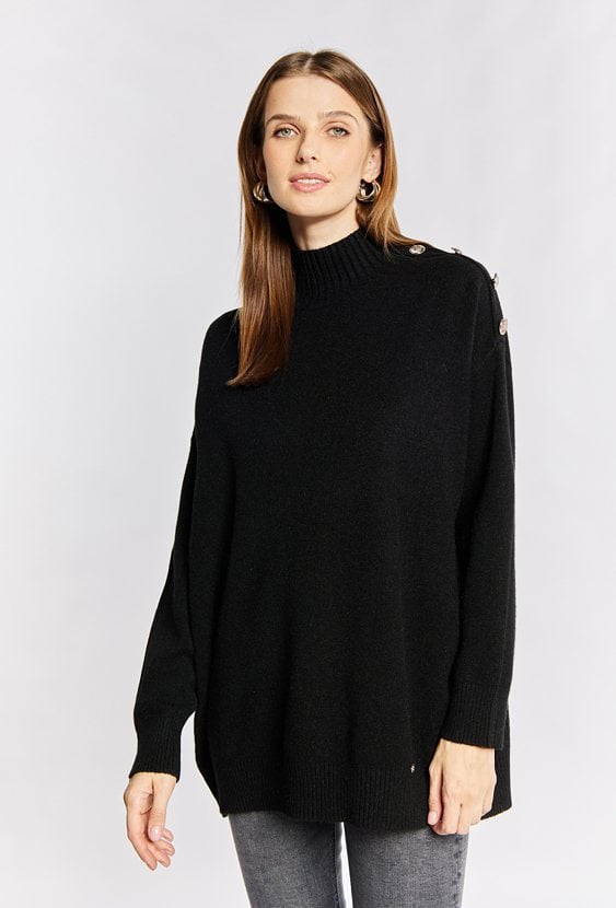 Sweter z ozdobnymi guziki