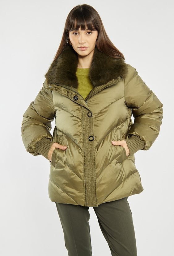 Krótka, puchowa kurtka