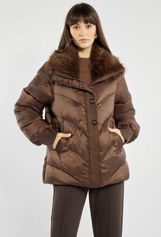 Krótka, puchowa kurtka