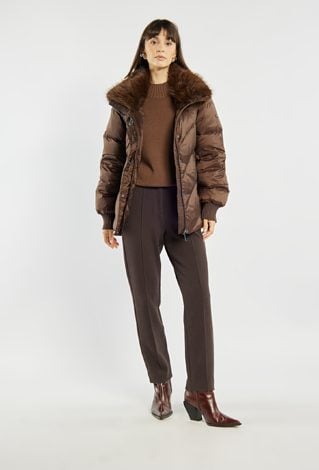 Krótka, puchowa kurtka