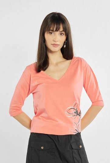 Damski T-shirt z kwiatem