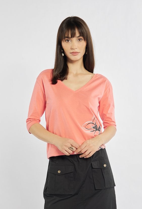 Damski T-shirt z kwiatem