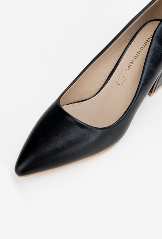 Czółenka z metalicznym akcentem