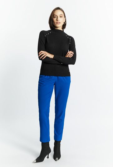 Połyskujący sweter z dżetami