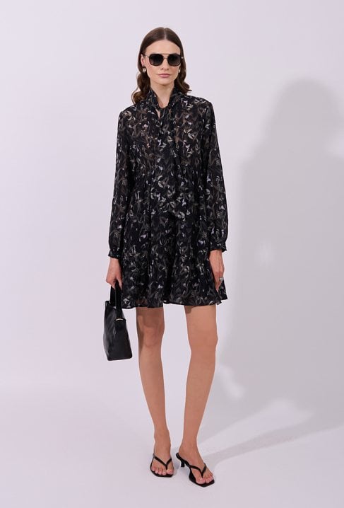 Sukienka z wiązaniem