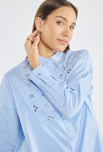 Koszula w niebiesko-białe paski