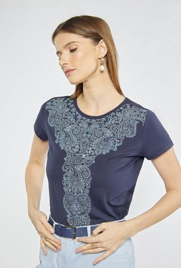 T-shirt z ornamentowym wzorem