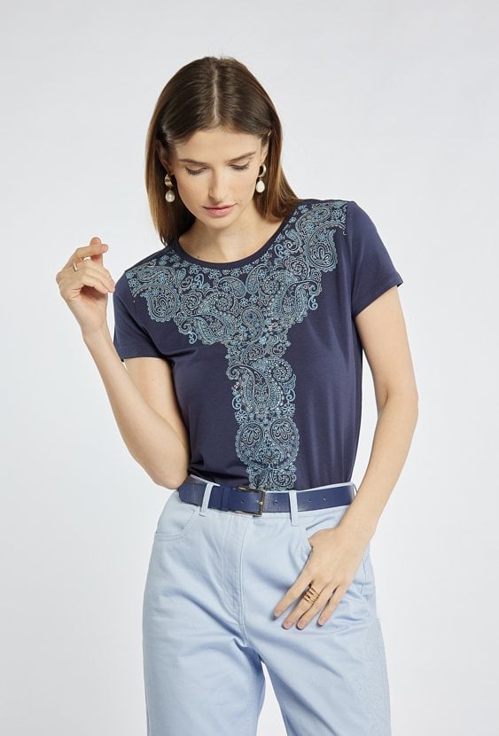 T-shirt z ornamentowym wzorem