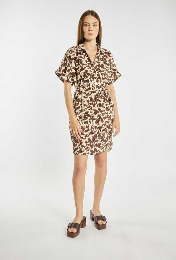 Sukienka na lato z wiązaniem