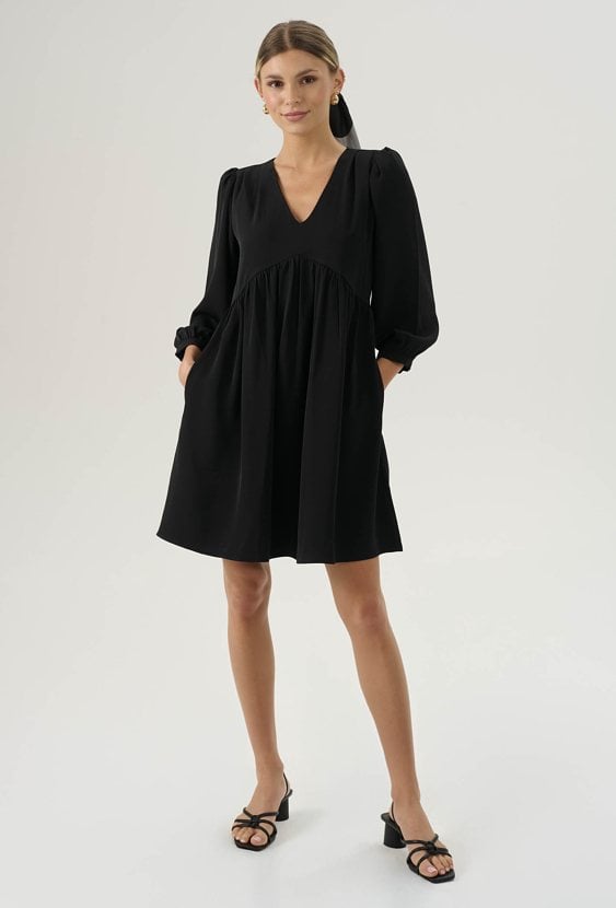 Czarna oversizowa sukienka