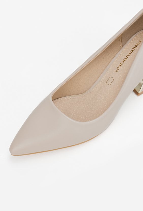 Czółenka z metalicznym akcentem