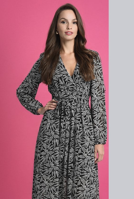 Długa sukienka w biało - czarny wzór